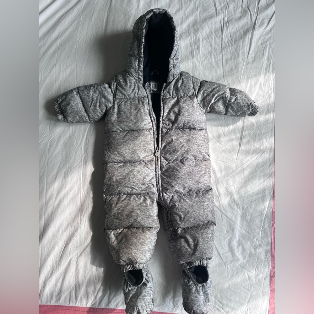 Gap down snow suit 6-12 months GUC